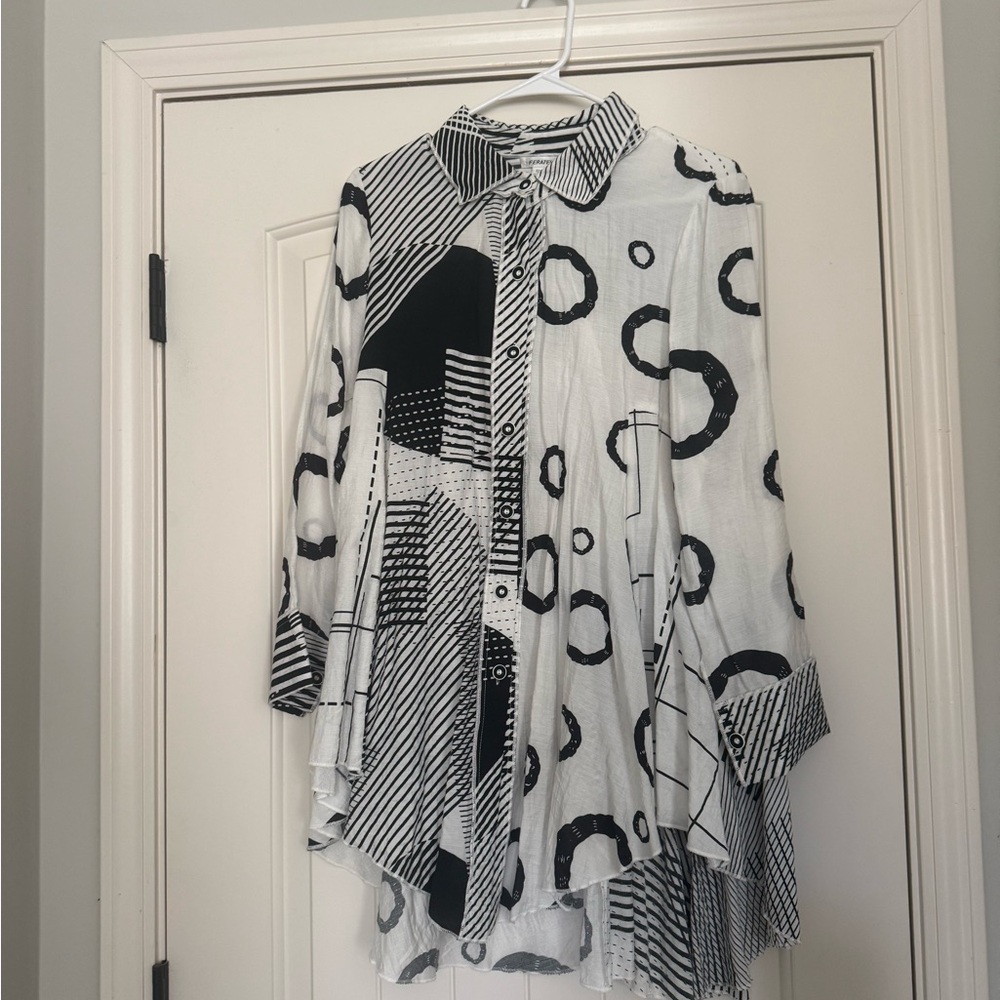 Black and White Patterned Women's Top